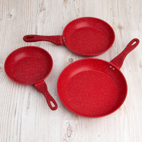 Set of pans with a non-stick coating