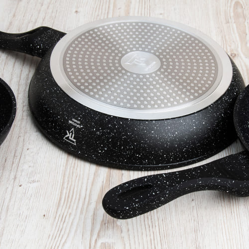 Set of pans with a non-stick coating